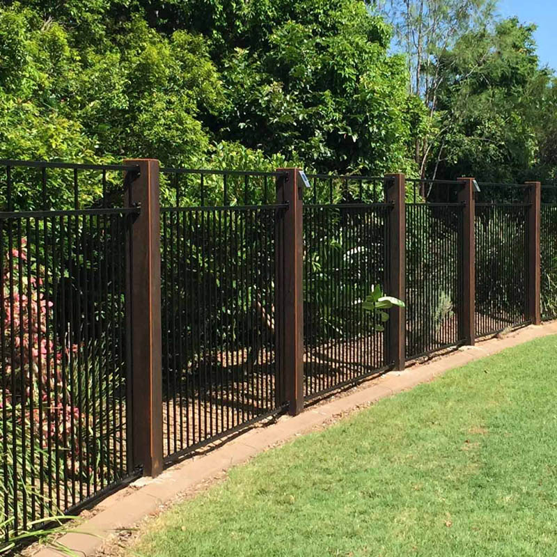 Hàng rào đẹp có khoảng cách thanh rào 5-10cm